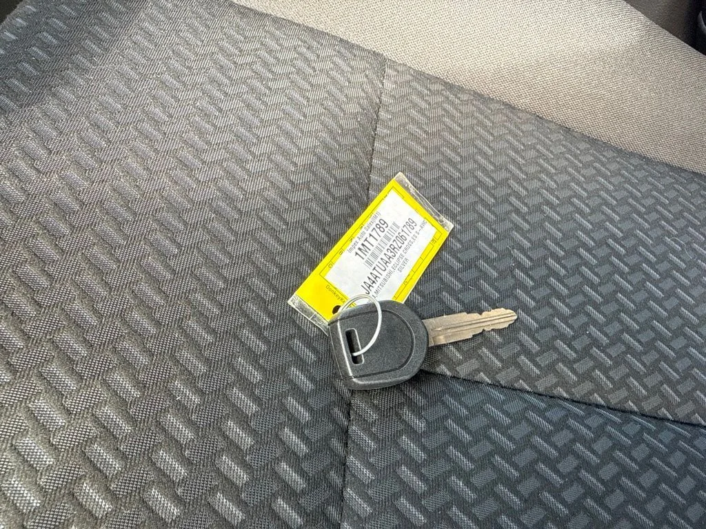 Used 2024 Silver Mitsubishi ES image 20