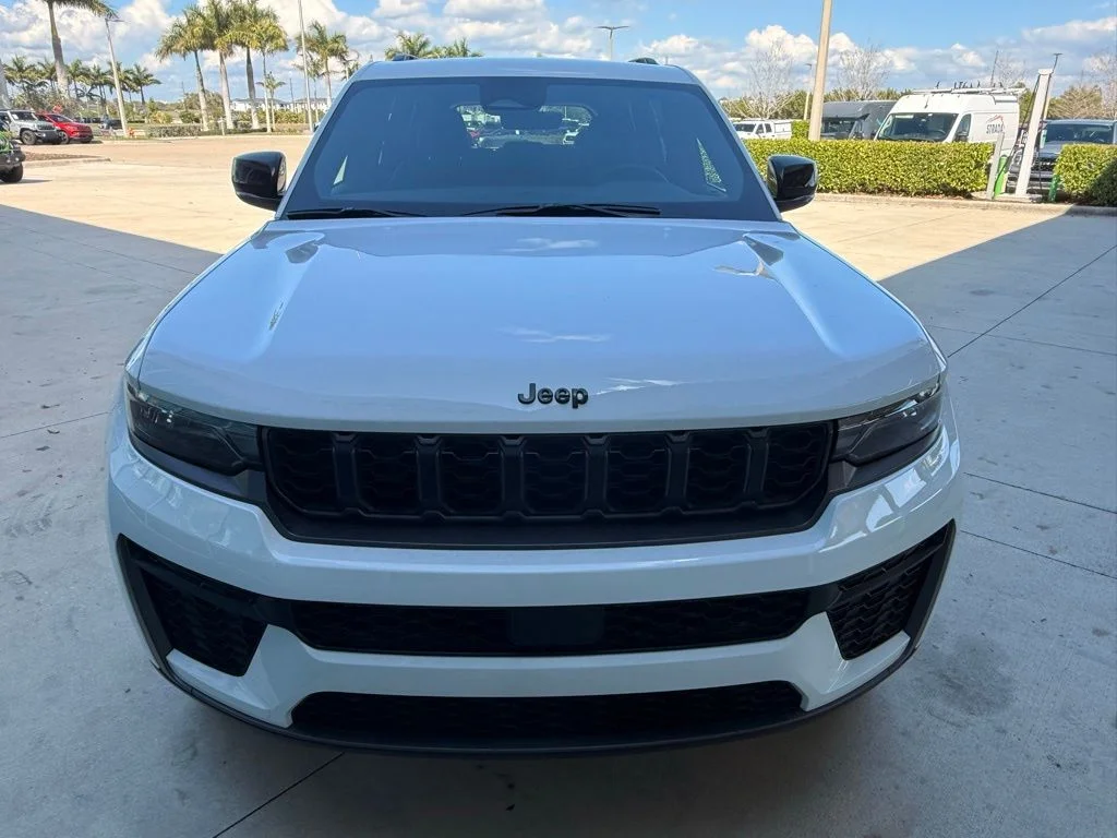 New 2026 Bright White Clear-Coat Exterior Paint Jeep Altitude image 8