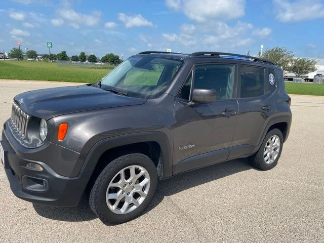 Used 2017 Gray Jeep Latitude image 7
