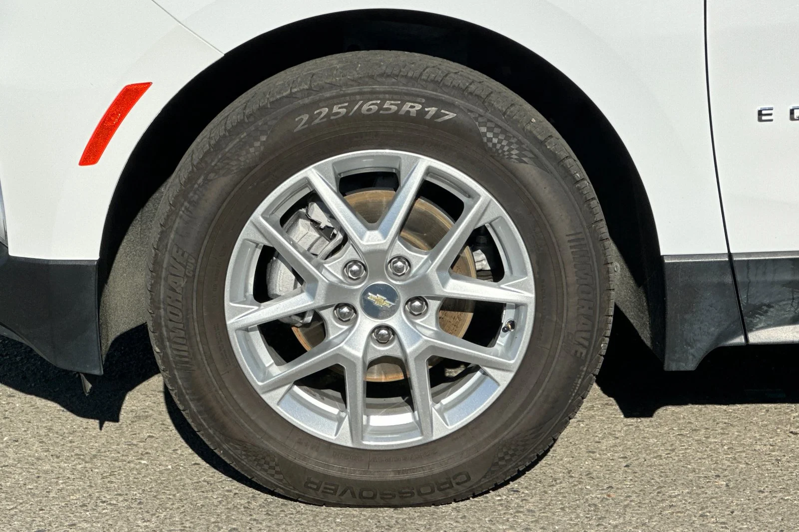 Used 2024 Summit White Chevrolet LT image 28