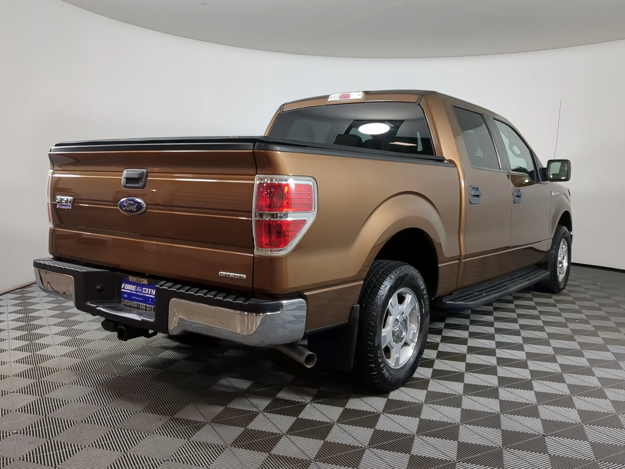 Used 2011 Golden Bronze Metallic Ford XLT image 10