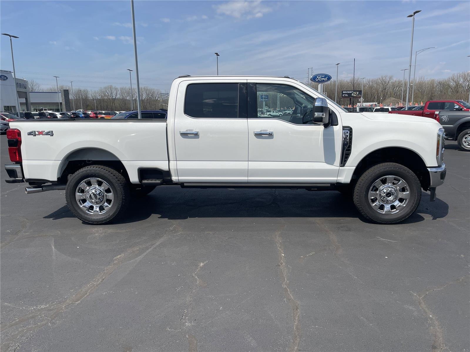 New 2026 Star White Metallic Tri-Coat Ford F-350® Lariat® image 45
