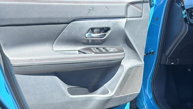 New 2026 Arctic Ice Blue Metallic / Super Black Two-tone Nissan SR image 23