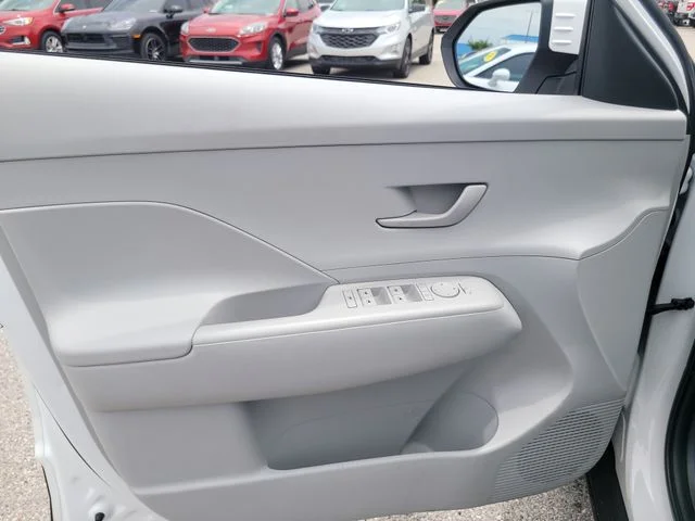 Used 2025 White Hyundai SEL image 16