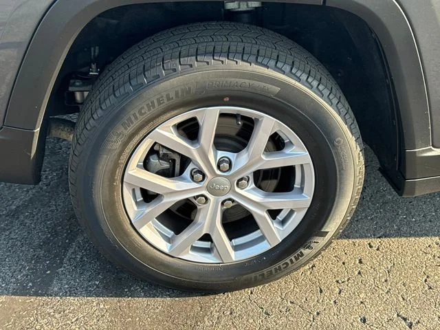 Certified Used 2022 Gray Jeep Limited image 12