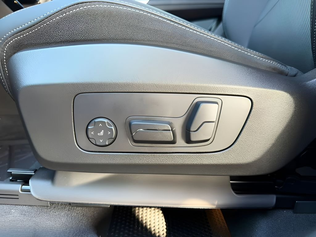 New 2026 Space Silver Metallic BMW xDrive28i image 11