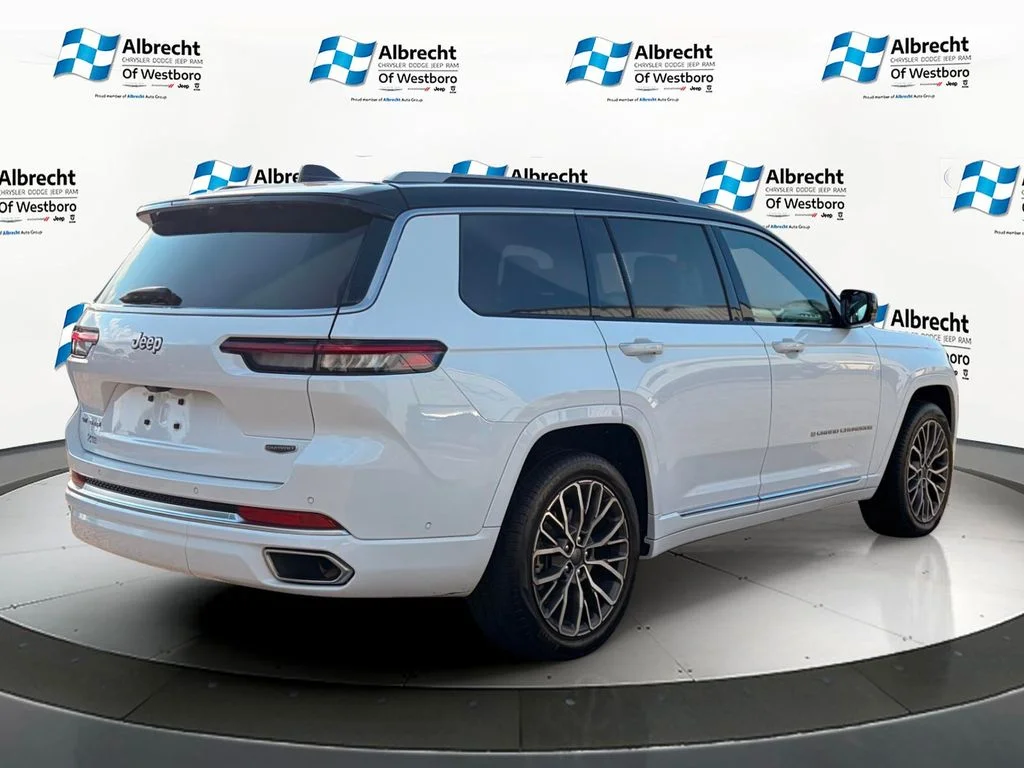 Used 2023 White Jeep Summit image 5