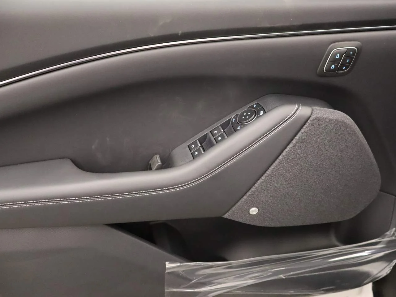 New 2026 Star White Metallic Tri-coat Ford Premium image 18
