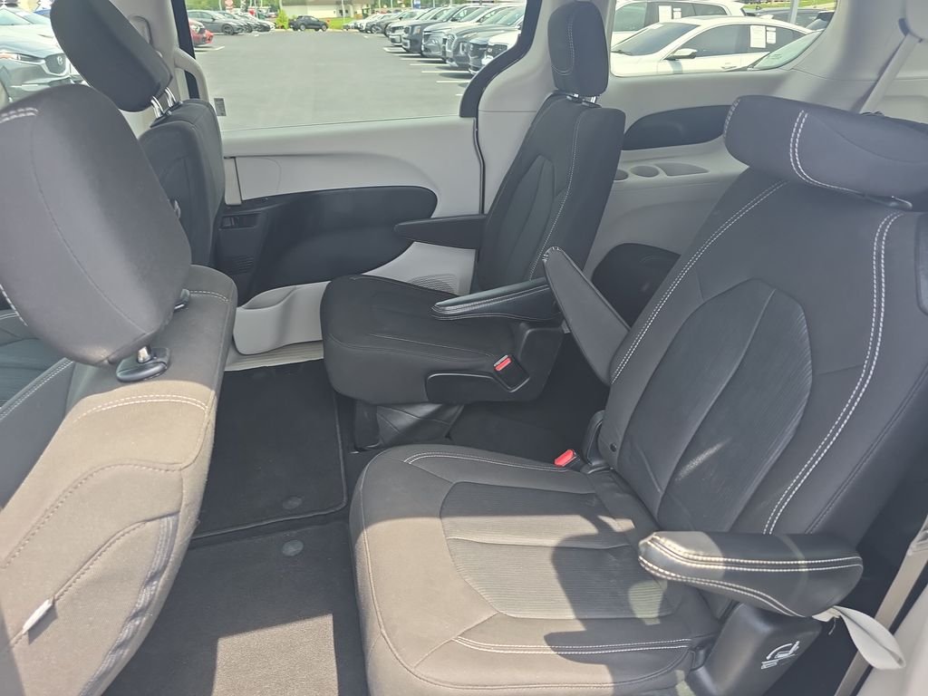 Used 2023 Black Chrysler LX image 14