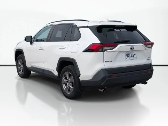 Used 2022 White Toyota XLE image 7