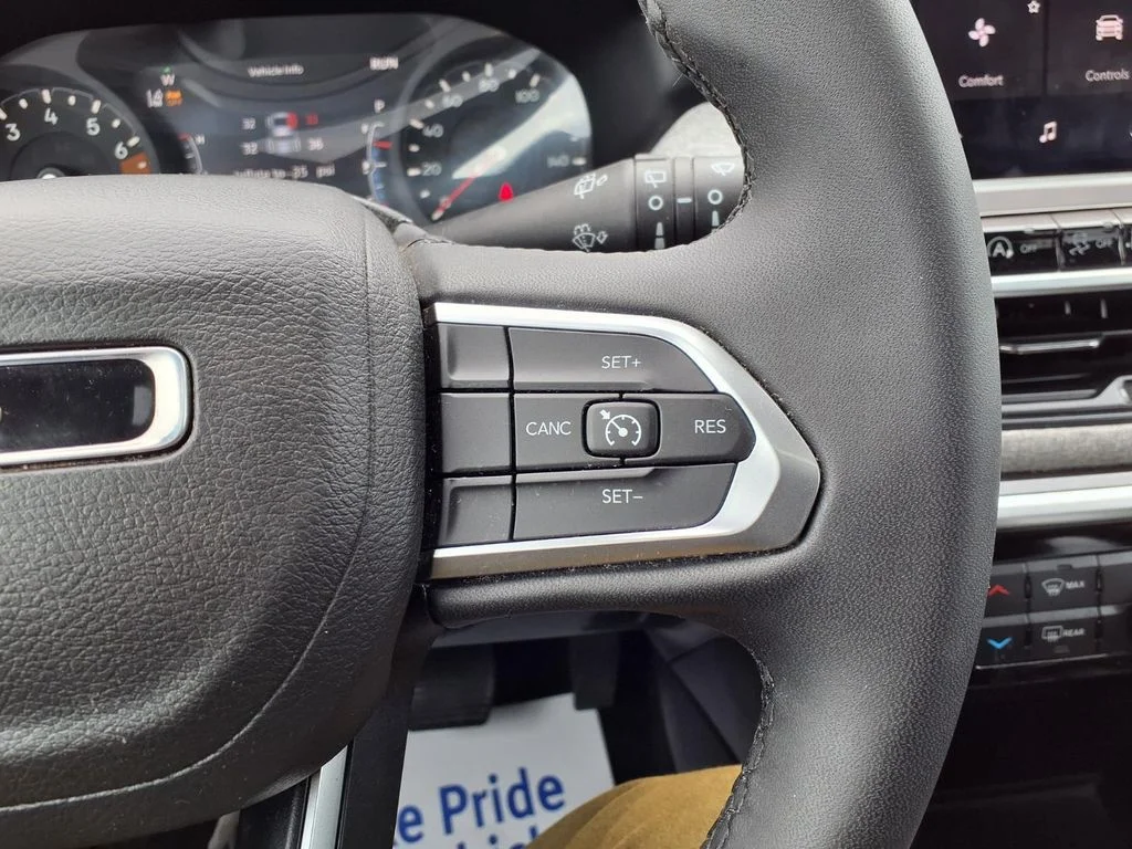 Used 2023 Blue Jeep Latitude image 14