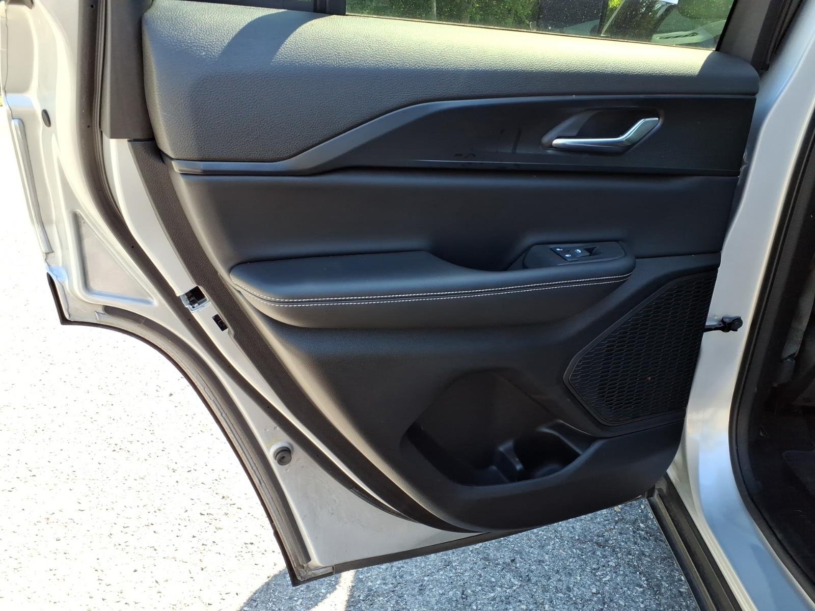 Used 2024 Silver Jeep Altitude X image 19