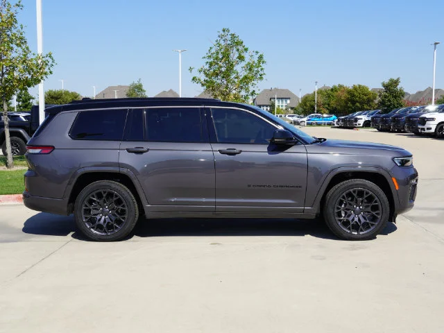 New 2026 Baltic Gray Metallic Clear-Coat Exterior Paint Jeep Summit image 18