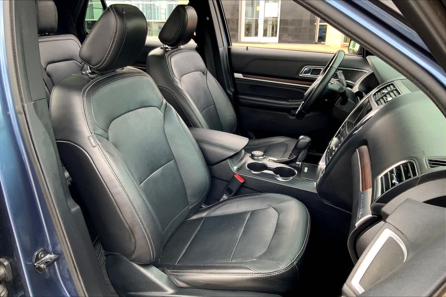 Used 2018 Blue Metallic Ford Limited image 9