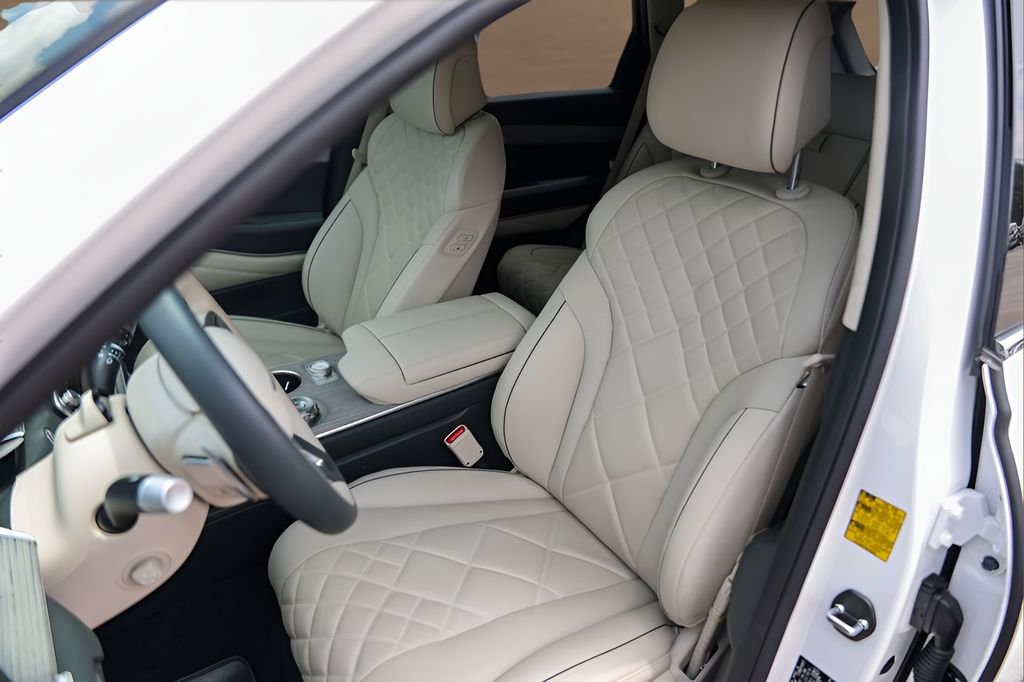 Used 2025 White Genesis 3.5T Prestige image 7