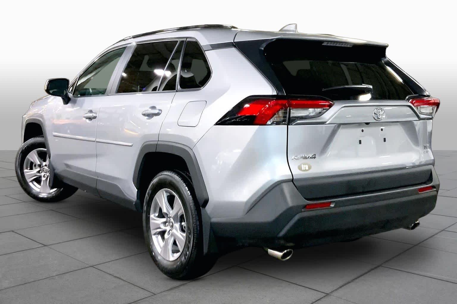 2025 Toyota RAV4 XLE - Photo 23