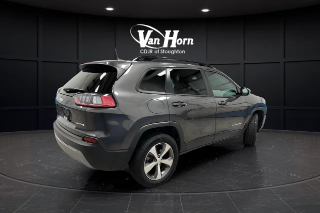 Used 2022 Crystal Metallic Jeep Limited image 7