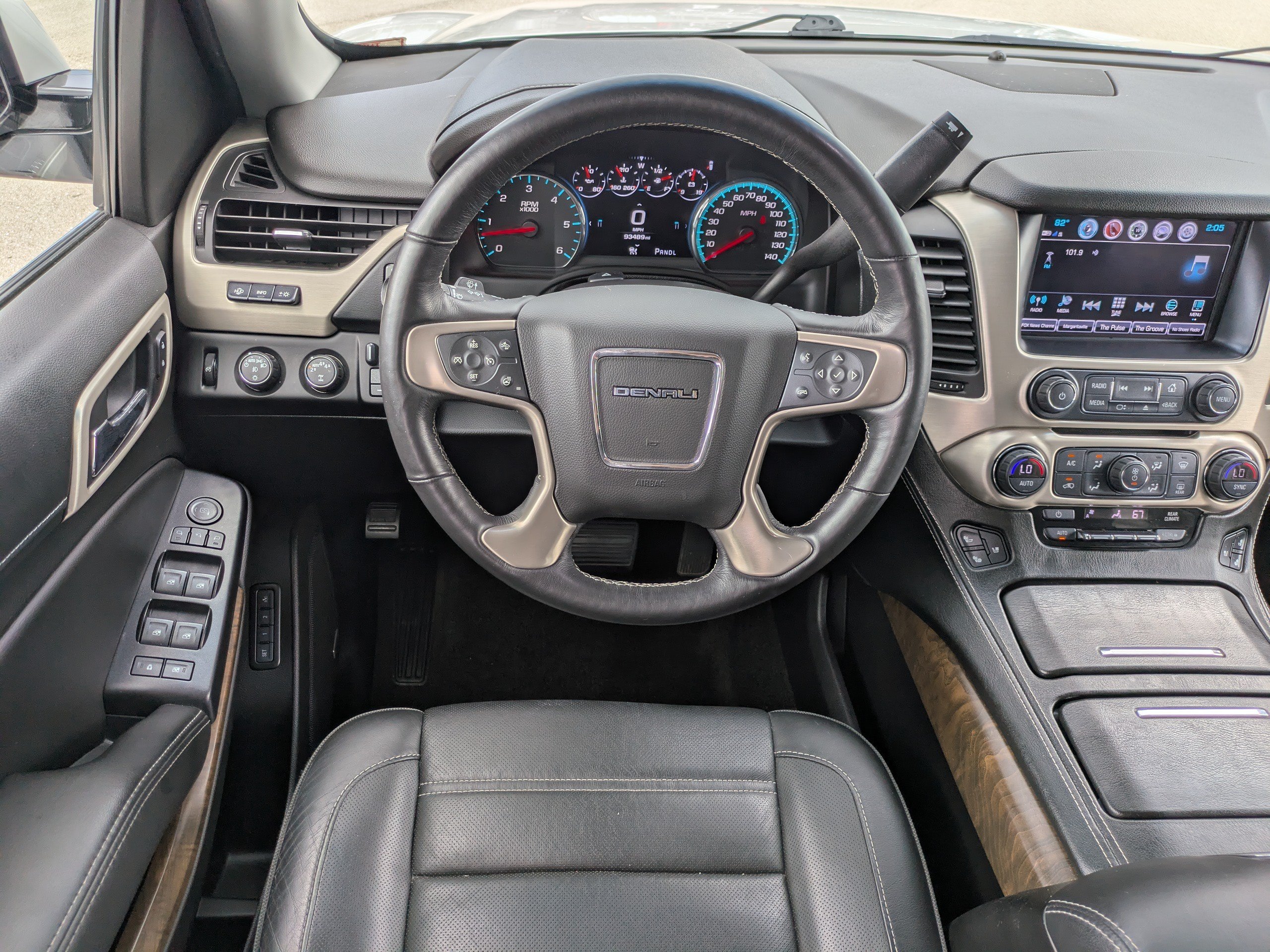 Used 2018 White Frost Tricoat GMC Denali image 18