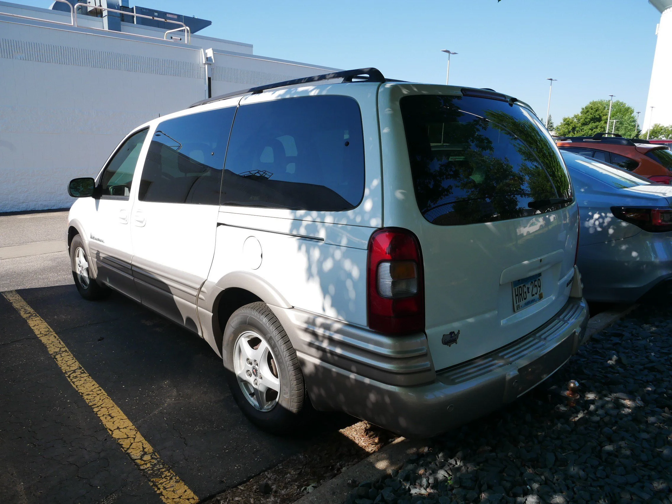Used 2002 Arctic White Pontiac w/1SA Pkg image 4