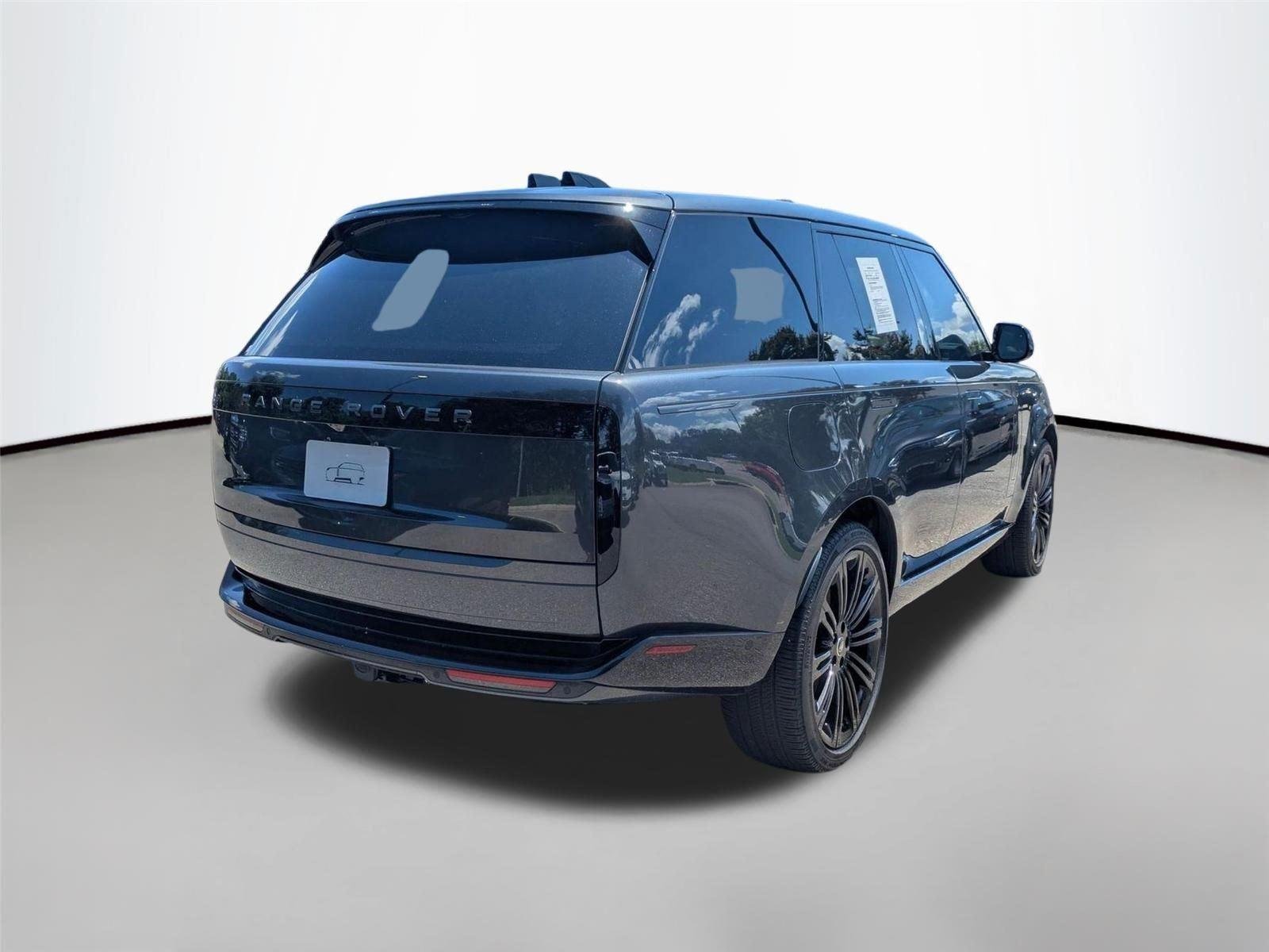 Used 2025 Carpathian Grey Premium Metallic Land Rover SE image 5