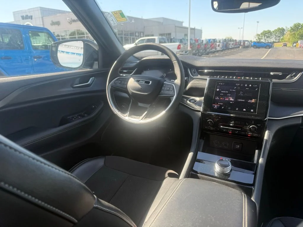Used 2024 Silver Jeep Altitude X image 49