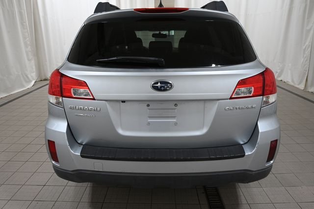 Used 2012 Silver Subaru 2.5i image 10