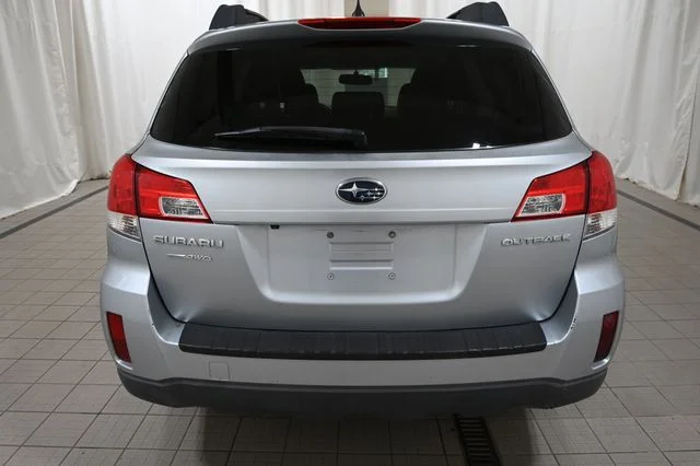 Used 2012 Silver Subaru 2.5i image 10