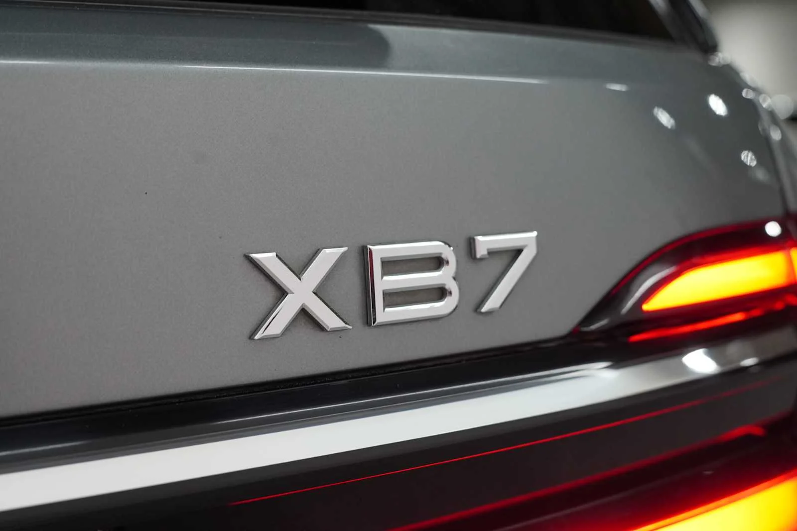 Certified Used 2024 Skyscraper Grey Metallic BMW ALPINA XB7 image 10