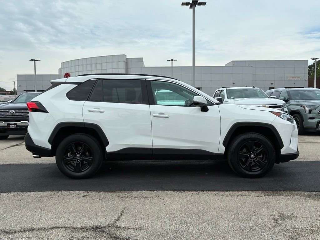 Used 2020 White Toyota XLE image 4