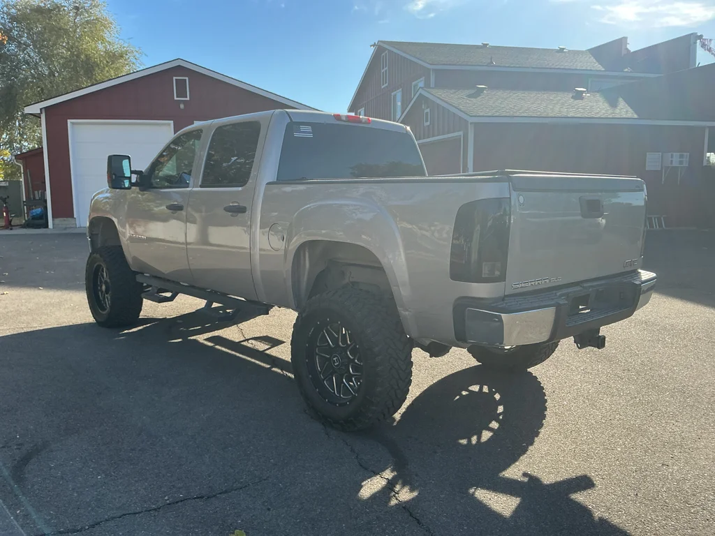 Used 2007 Silver Birch Metallic GMC SLE2 image 3