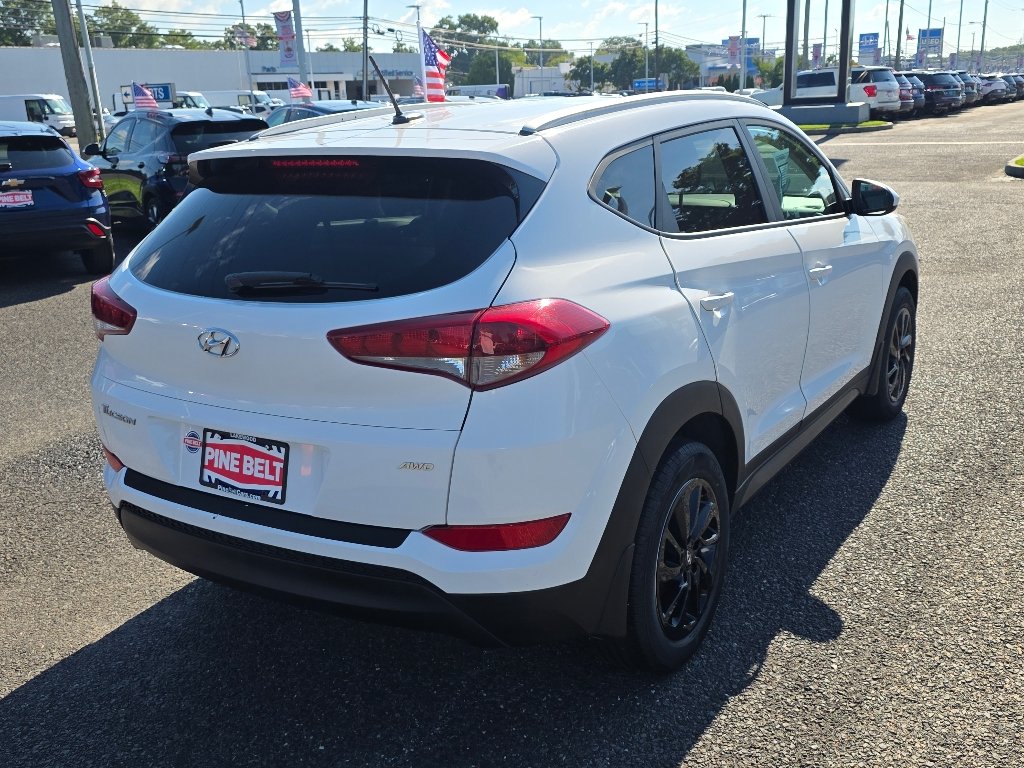 Used 2016 Dazzling White Hyundai SE image 16
