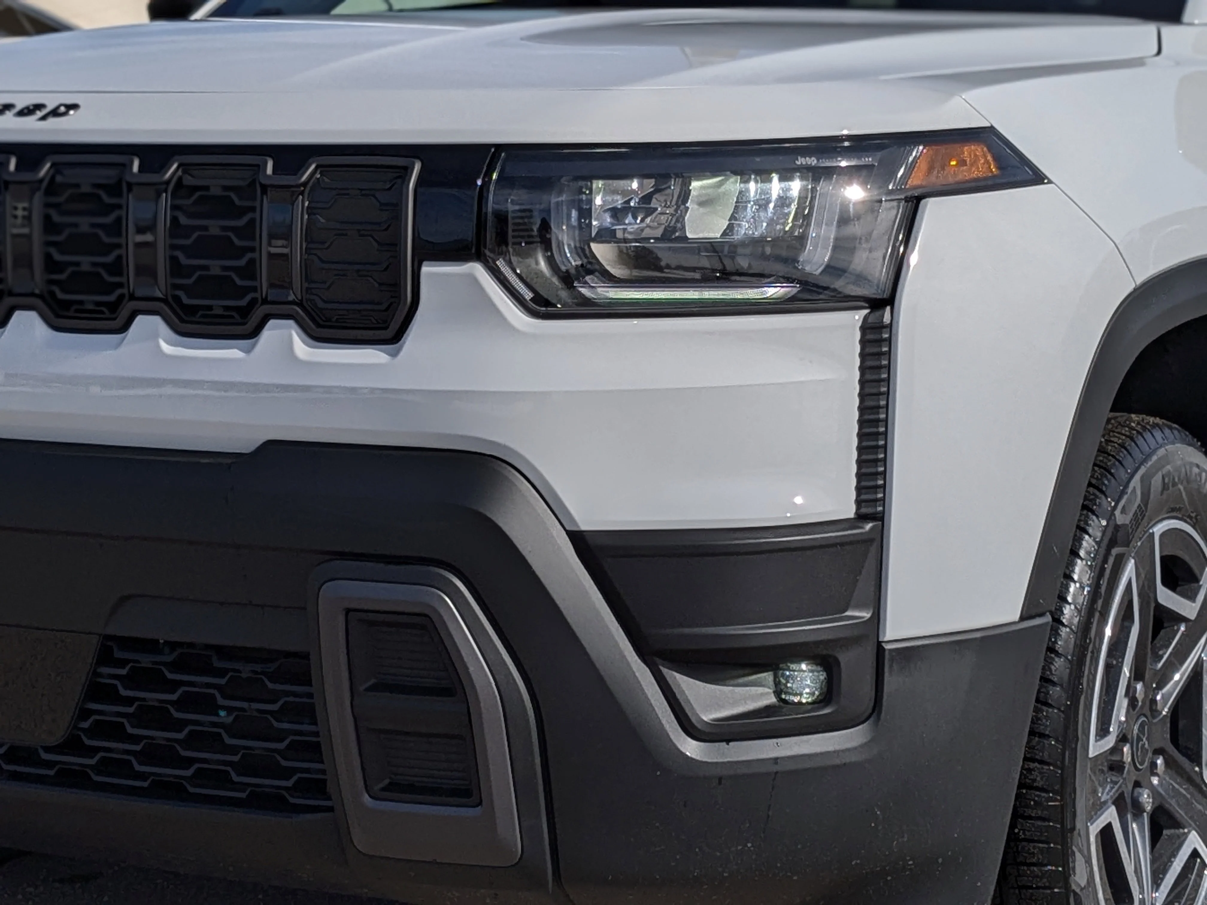 New 2026 White Jeep Limited - - 1.6L Turbo Hybrid - Power Liftgate - Wireless Charging - Compact Spare Tire & More image 12