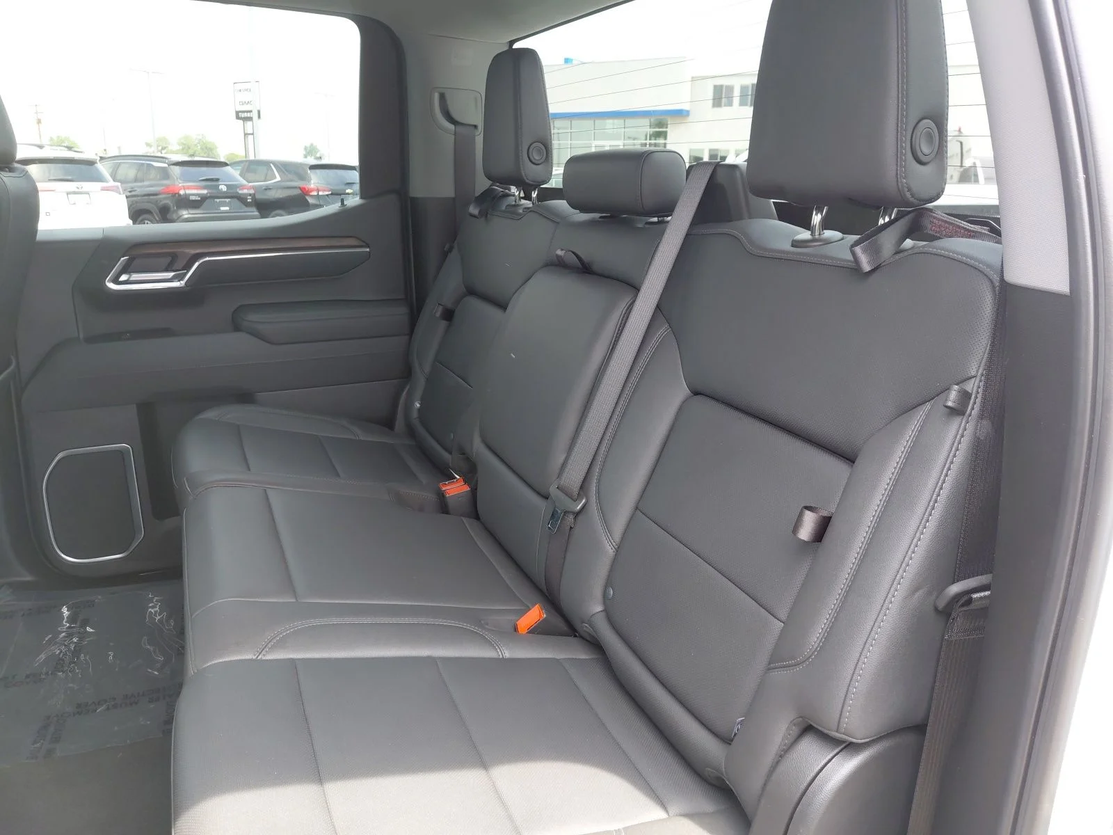 Used 2025 White GMC SLT image 26