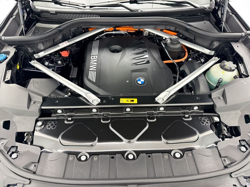 New 2026 Carbon Black Metallic BMW xDrive50e image 28