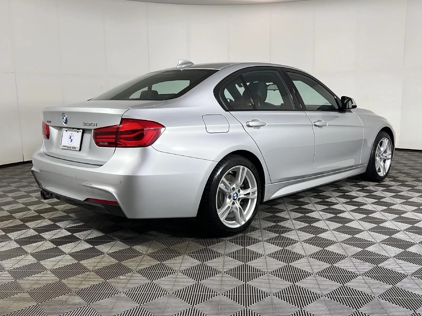 Used 2017  BMW 330i xDrive image 5
