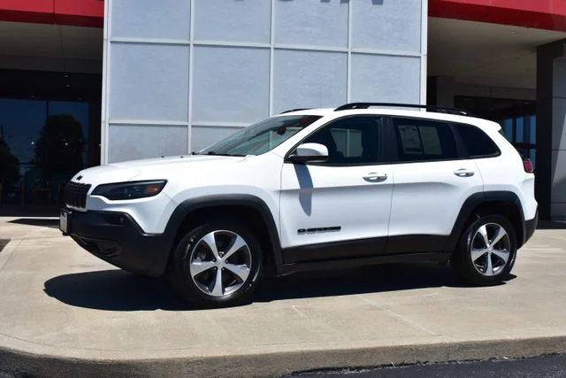 Used 2020 White Jeep Latitude image 2