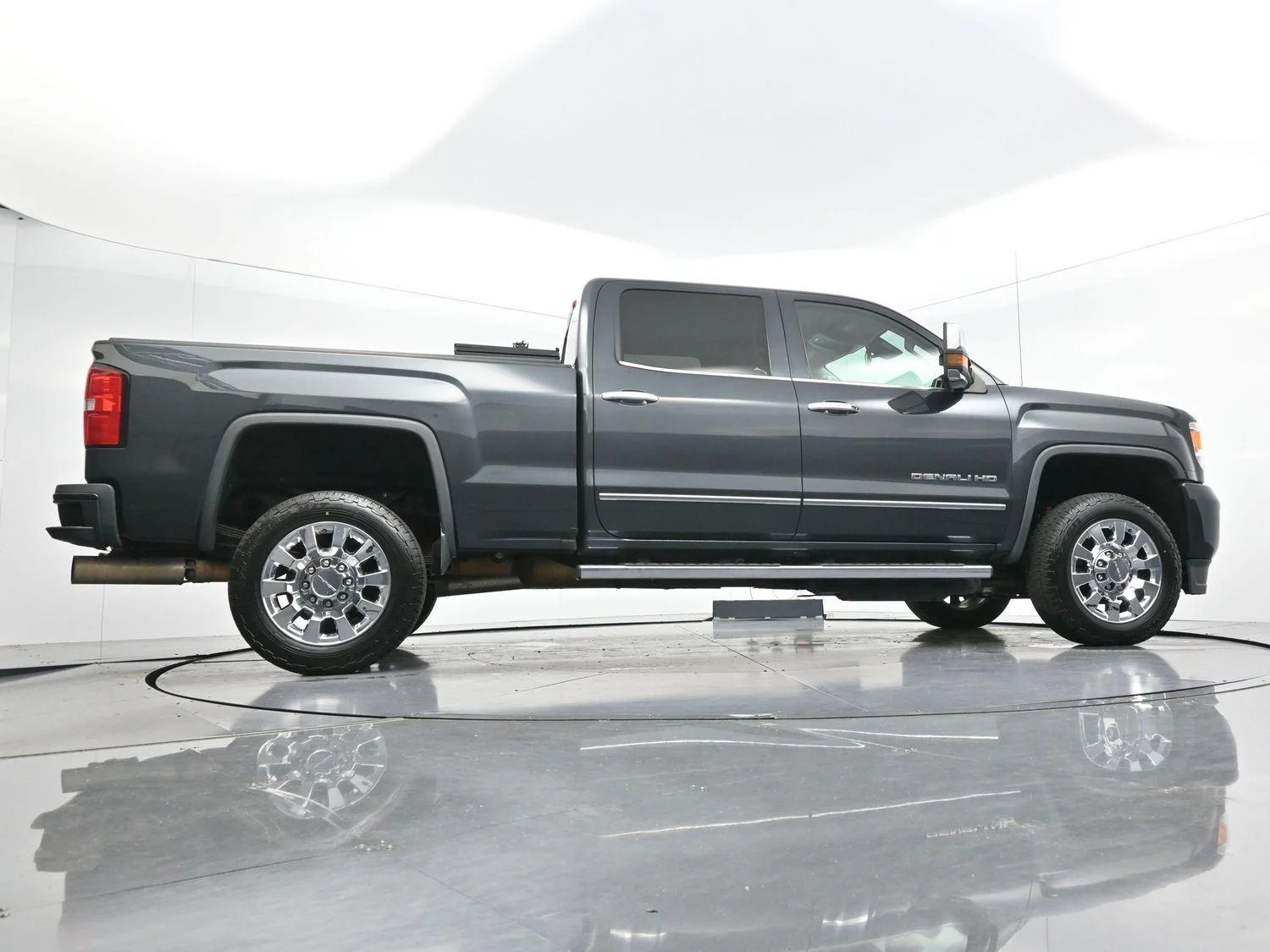 Used 2017 DARK SLATE METALLIC GMC Denali image 56