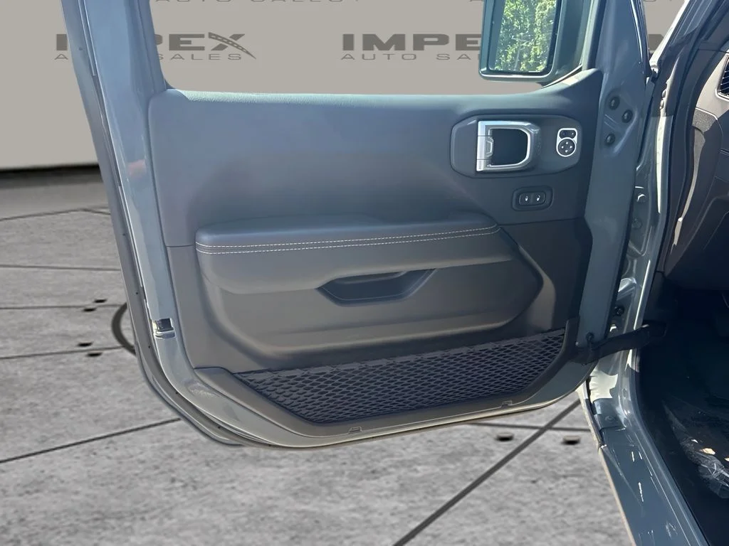 Used 2025 Gray Jeep Sahara 4xe image 16