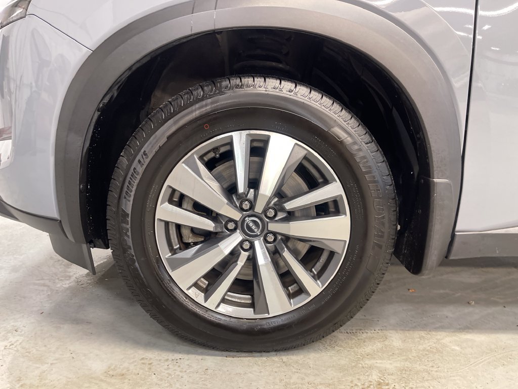 Used 2024 Gray Nissan SL image 12