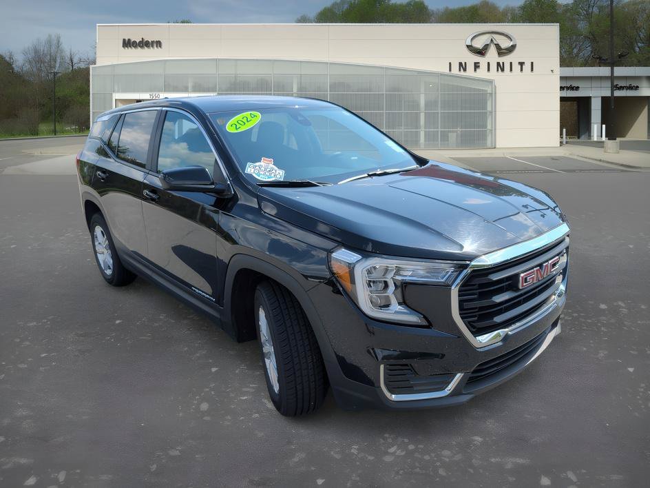 Used 2024 Ebony Twilight Metallic GMC SLE image 2