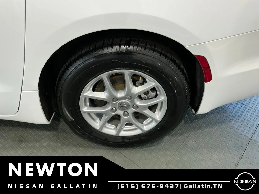 Used 2023 Bright White Clearcoat Chrysler Touring L image 49