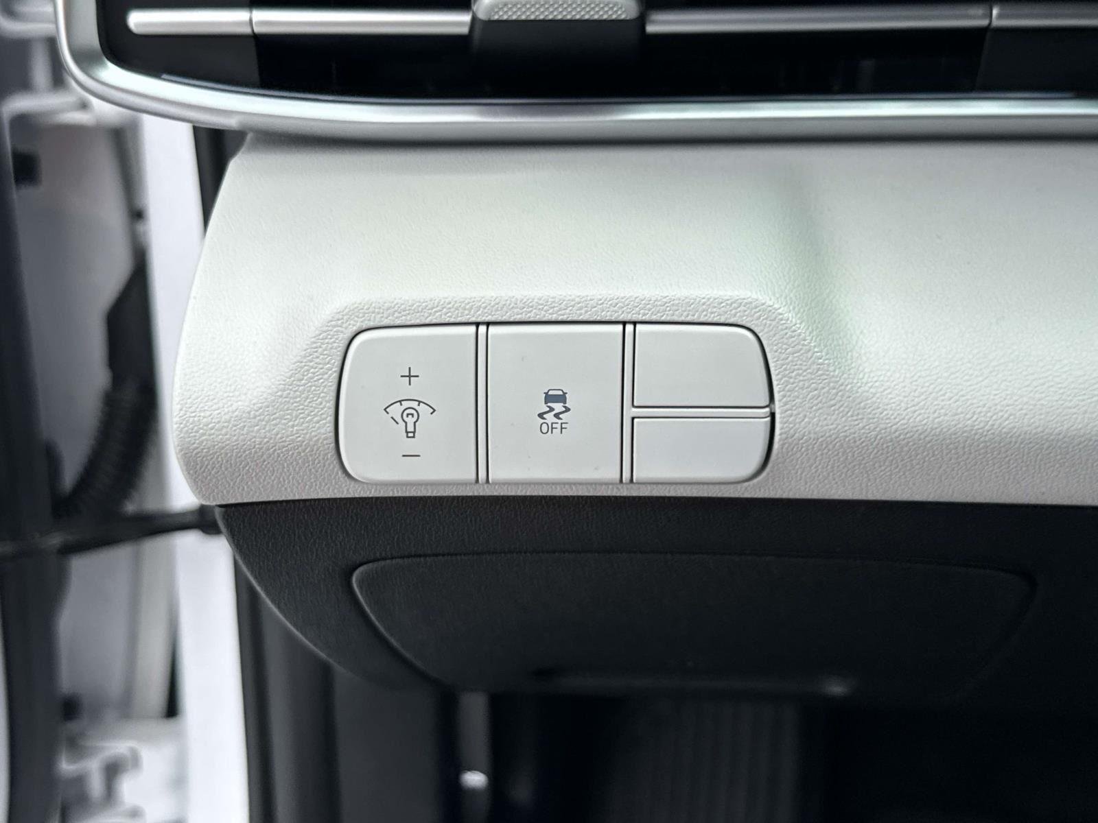 Used 2025 Serenity White Hyundai Limited image 21