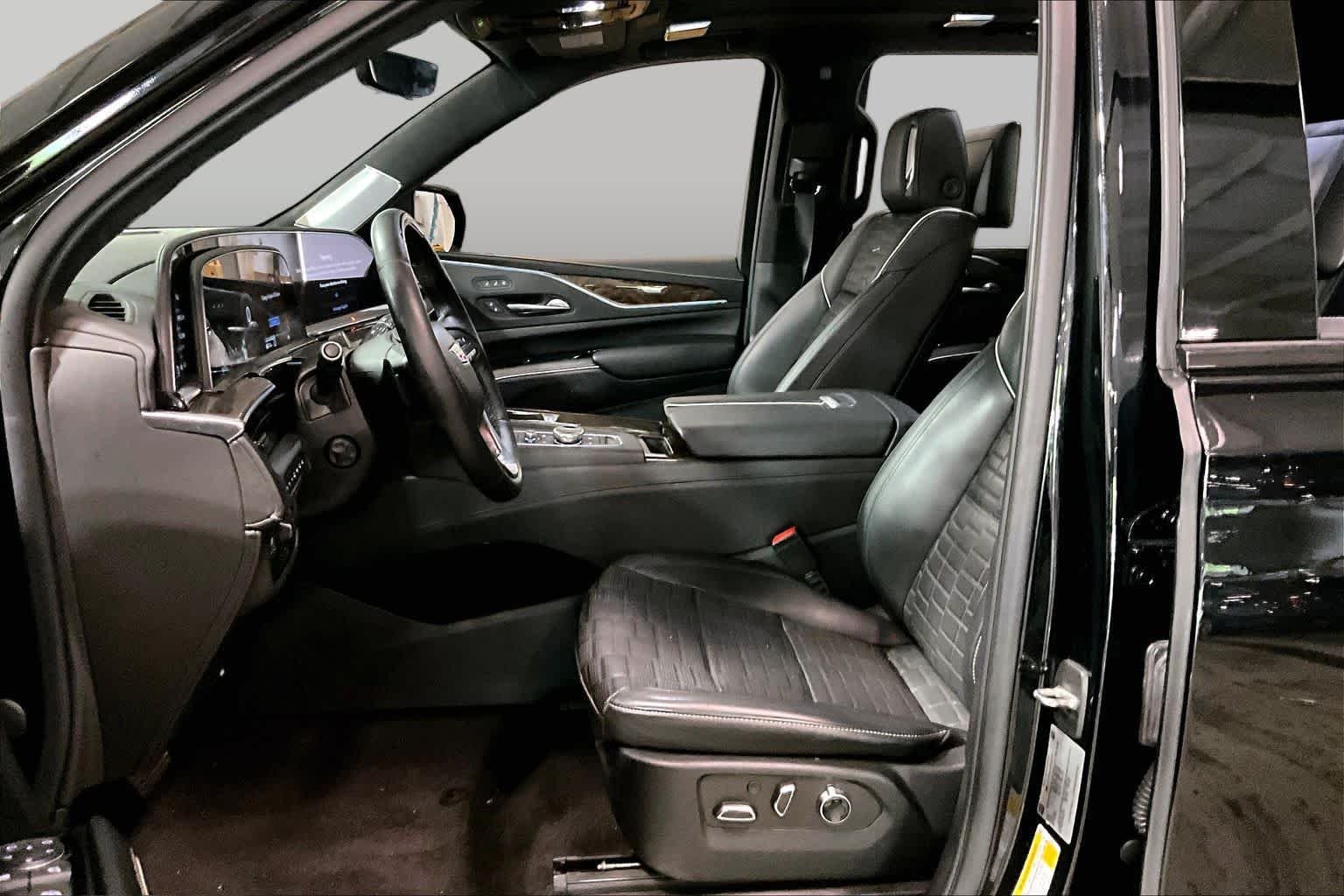 Used 2022 Black Raven Cadillac Sport Platinum image 9