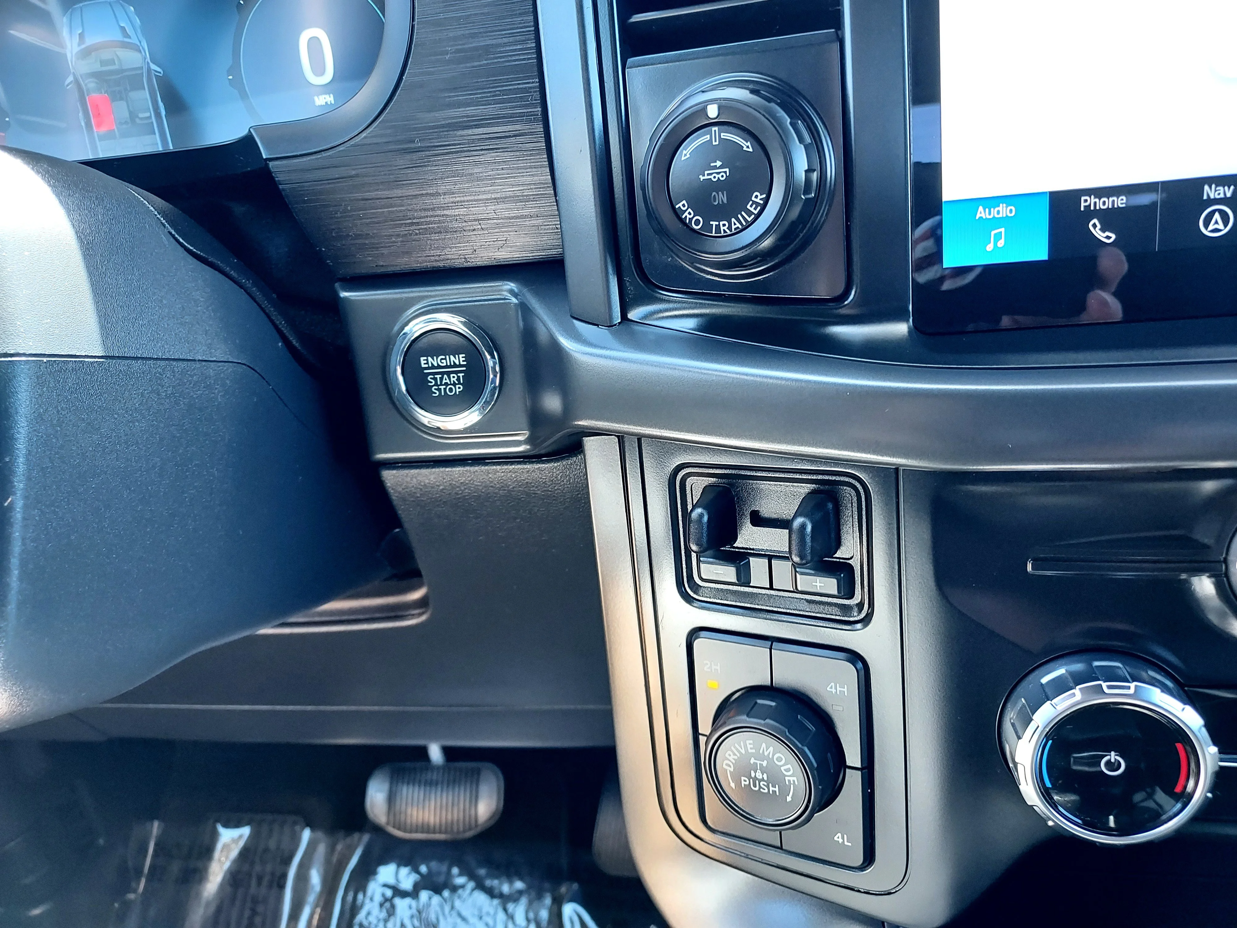 Used 2024 CARBONIZED GRAY Ford XLT image 35