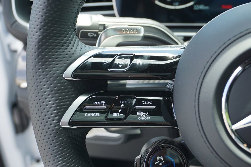 New 2026 MANUFAKTUR Moonlight White Metallic Mercedes-Benz GLS 63 AMG® image 80
