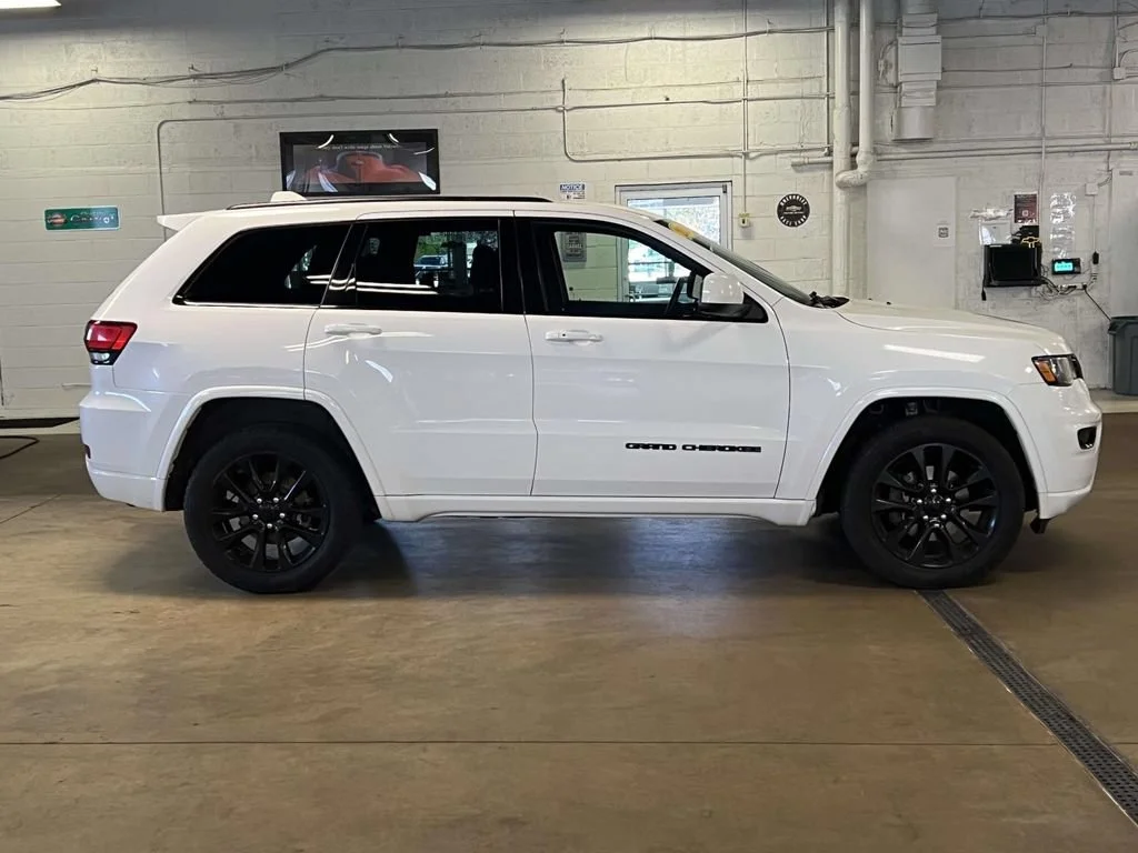 Used 2018 White Jeep Altitude 4x4 image 6