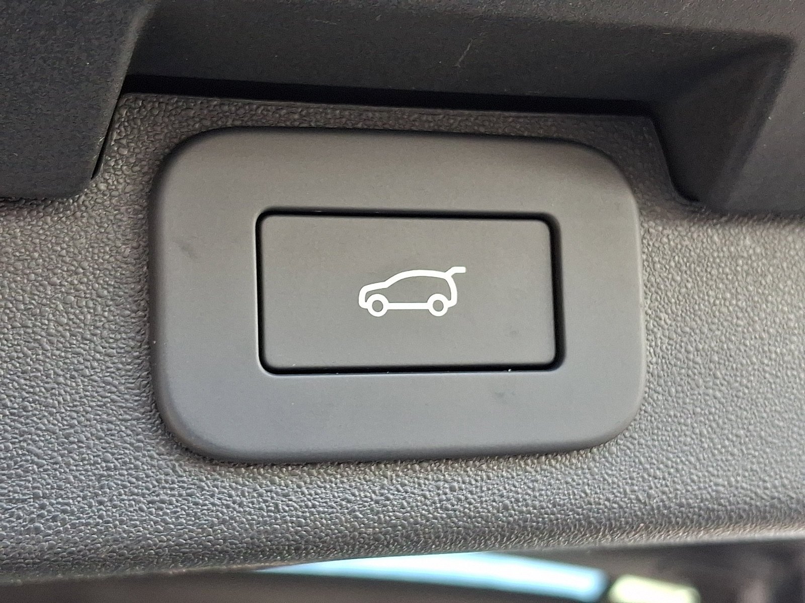 Used 2025 Fuji White   1Aa Land Rover Dynamic SE image 38
