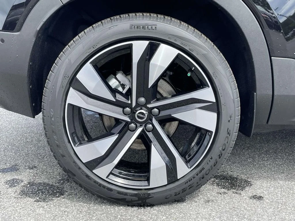 New 2026 Onyx Black Volvo Plus image 32