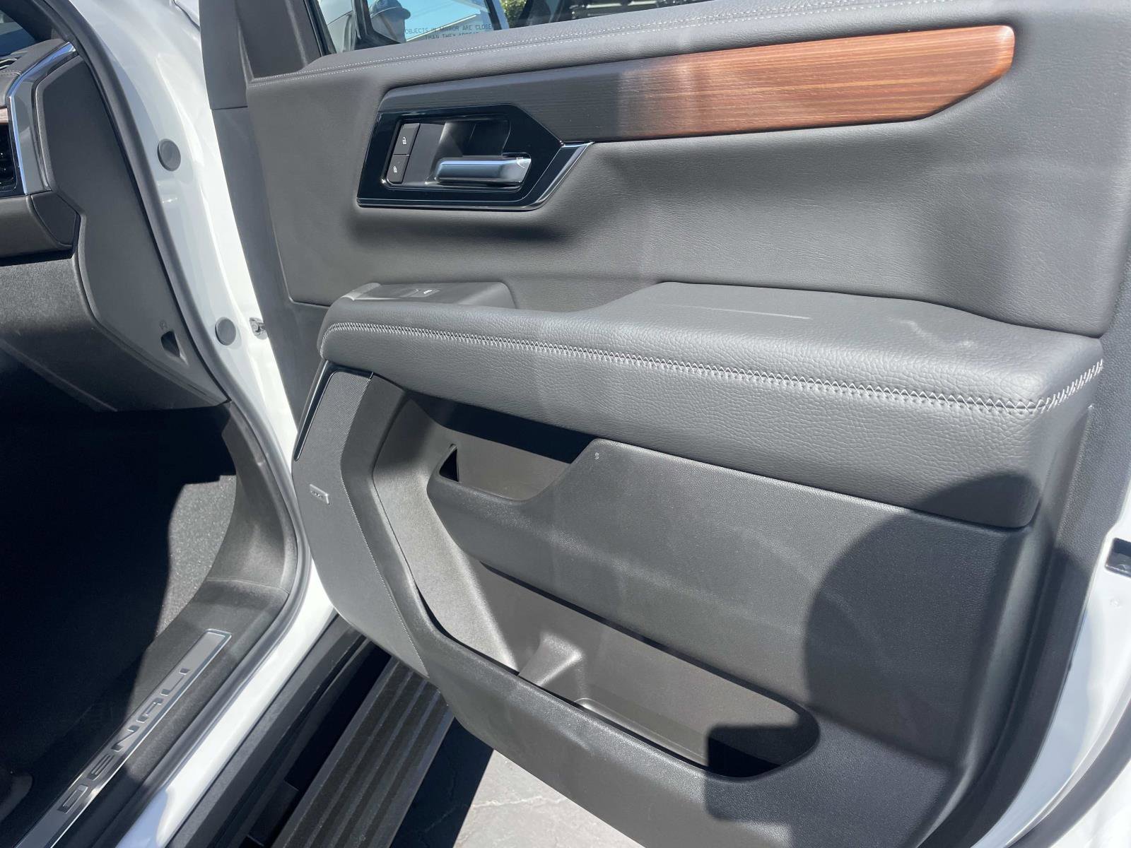 2026 GMC Yukon Denali - Photo 27