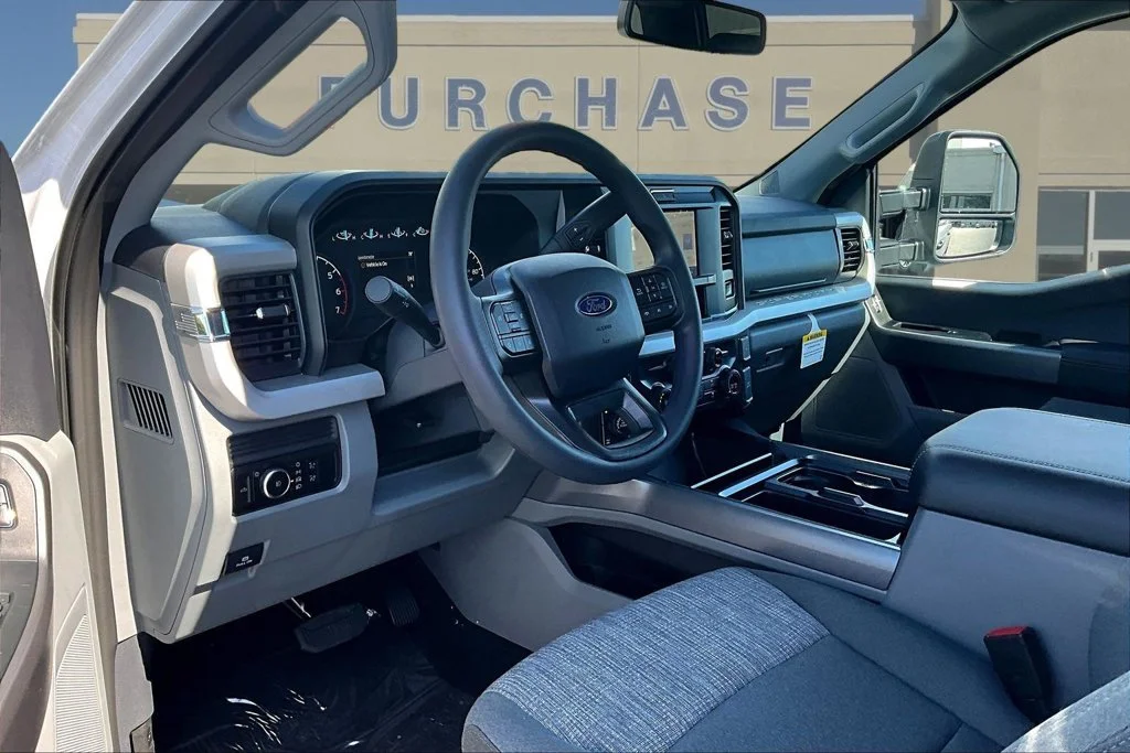 New 2027 Oxford White Ford F-250® XLT image 7